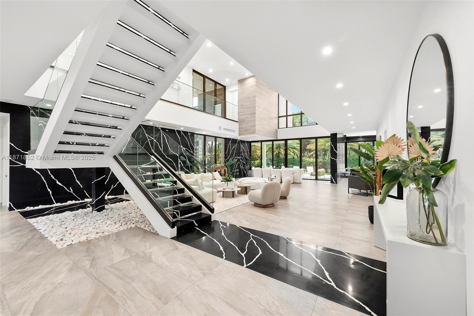 521 Holiday Dr Hallandale Beach, FL 33009 521 Holiday Dr Hallandale Beach, FL 33009