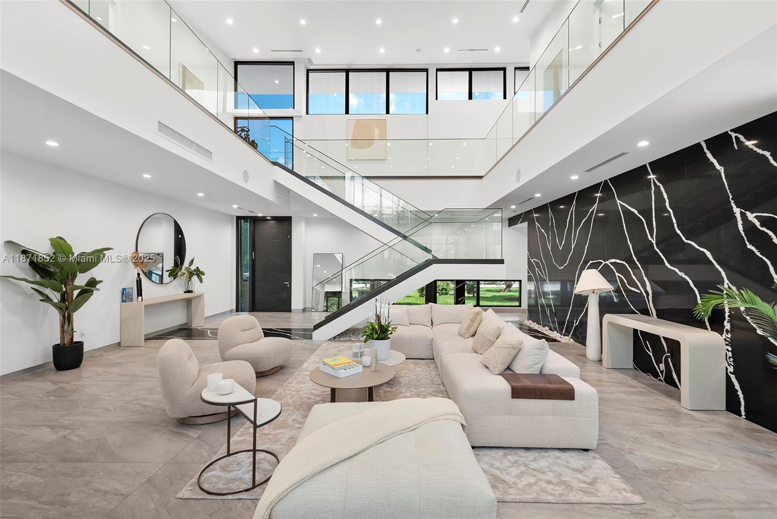 521 Holiday Dr Hallandale Beach, FL 33009 521 Holiday Dr Hallandale Beach, FL 33009