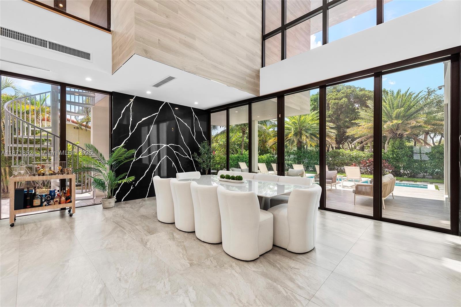 521 Holiday Dr Hallandale Beach, FL 33009 521 Holiday Dr Hallandale Beach, FL 33009