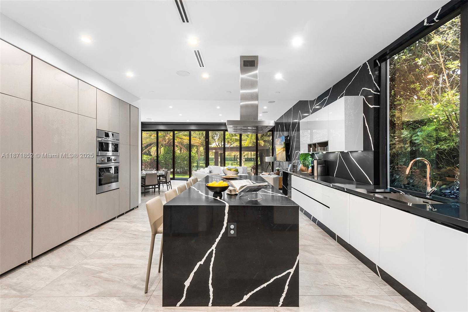 521 Holiday Dr Hallandale Beach, FL 33009 521 Holiday Dr Hallandale Beach, FL 33009