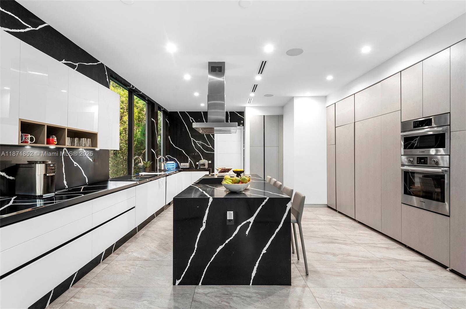 521 Holiday Dr Hallandale Beach, FL 33009 521 Holiday Dr Hallandale Beach, FL 33009