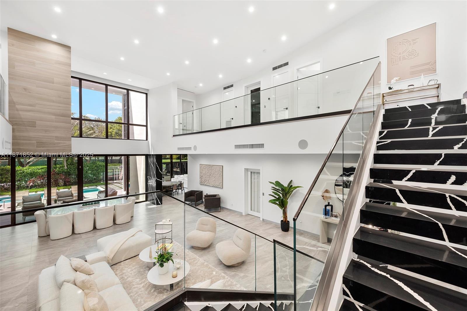 521 Holiday Dr Hallandale Beach, FL 33009 521 Holiday Dr Hallandale Beach, FL 33009