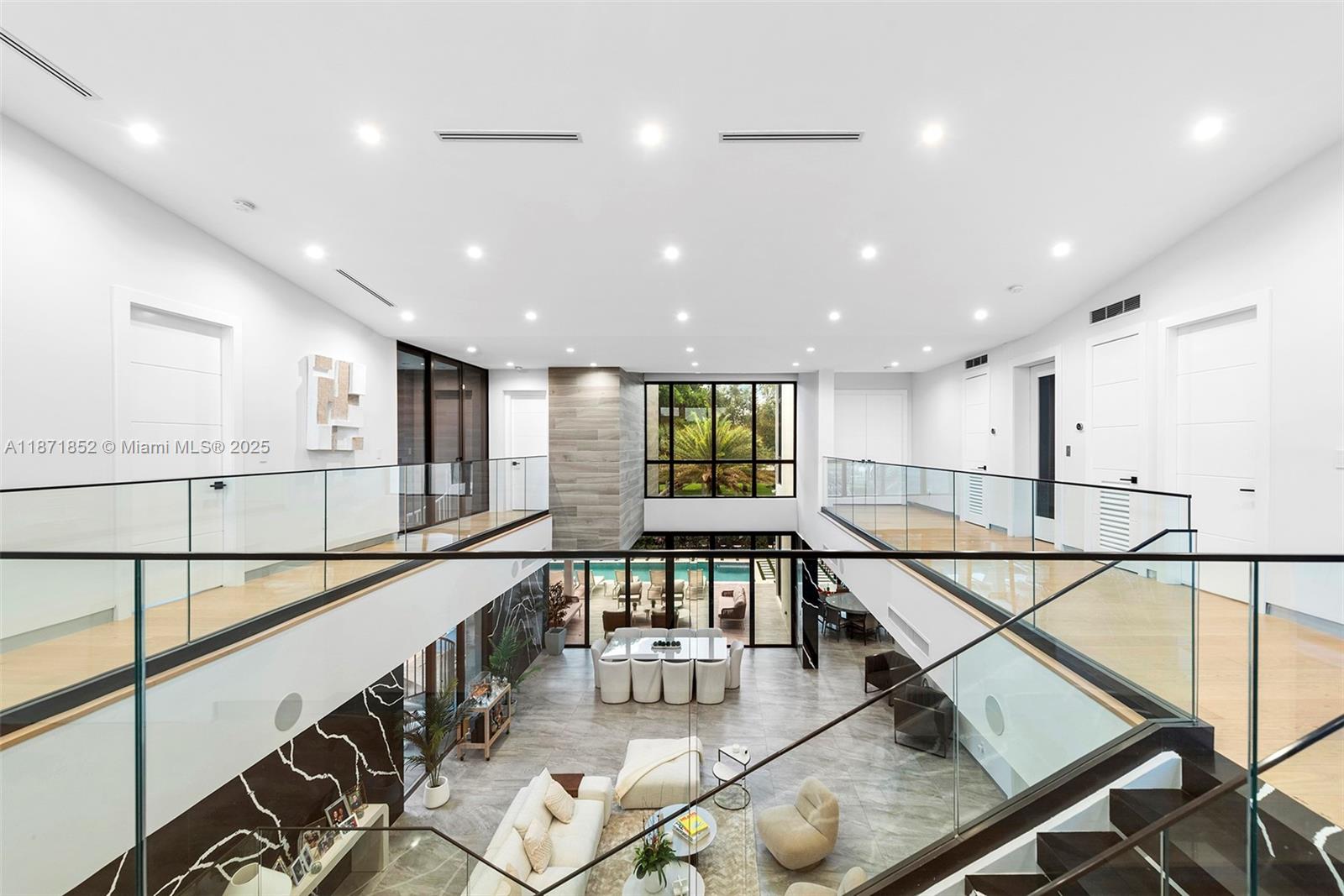 521 Holiday Dr Hallandale Beach, FL 33009 521 Holiday Dr Hallandale Beach, FL 33009