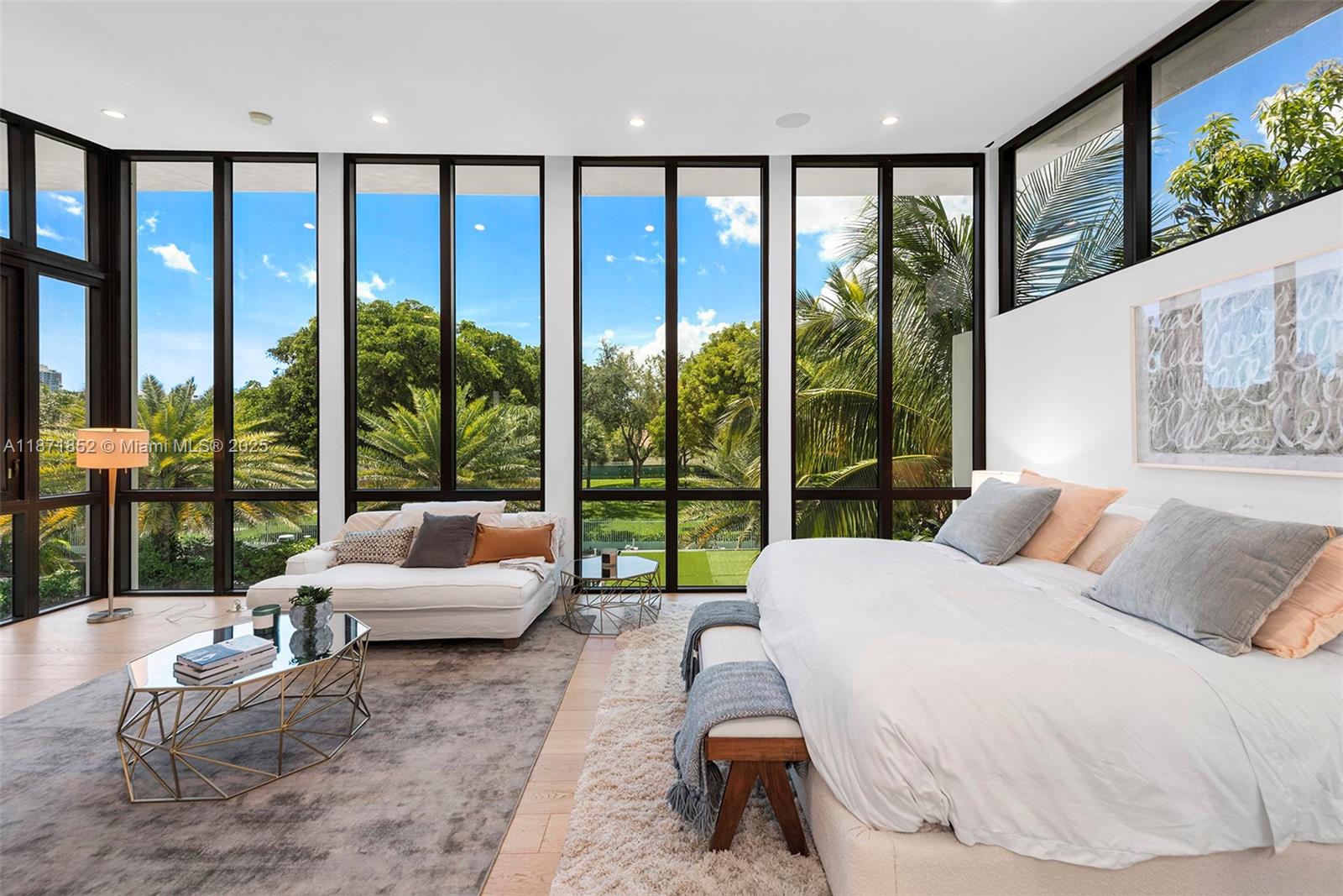 521 Holiday Dr Hallandale Beach, FL 33009 521 Holiday Dr Hallandale Beach, FL 33009