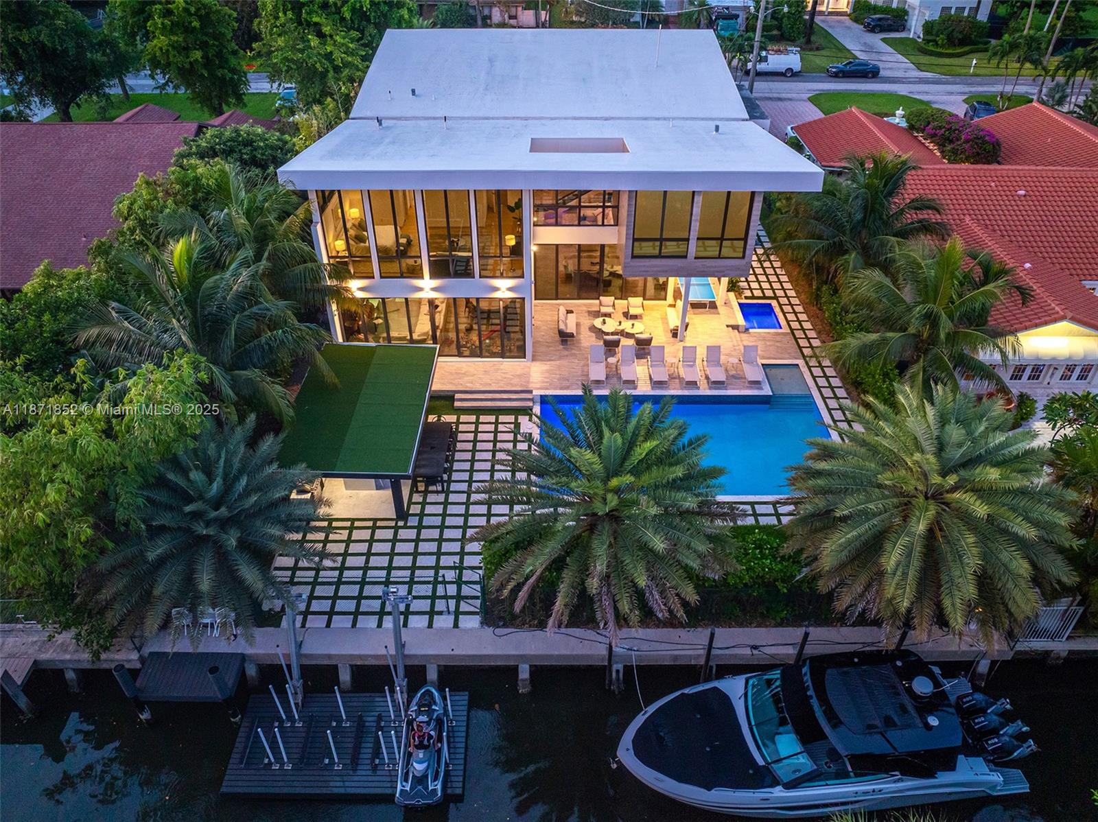 521 Holiday Dr Hallandale Beach, FL 33009 521 Holiday Dr Hallandale Beach, FL 33009