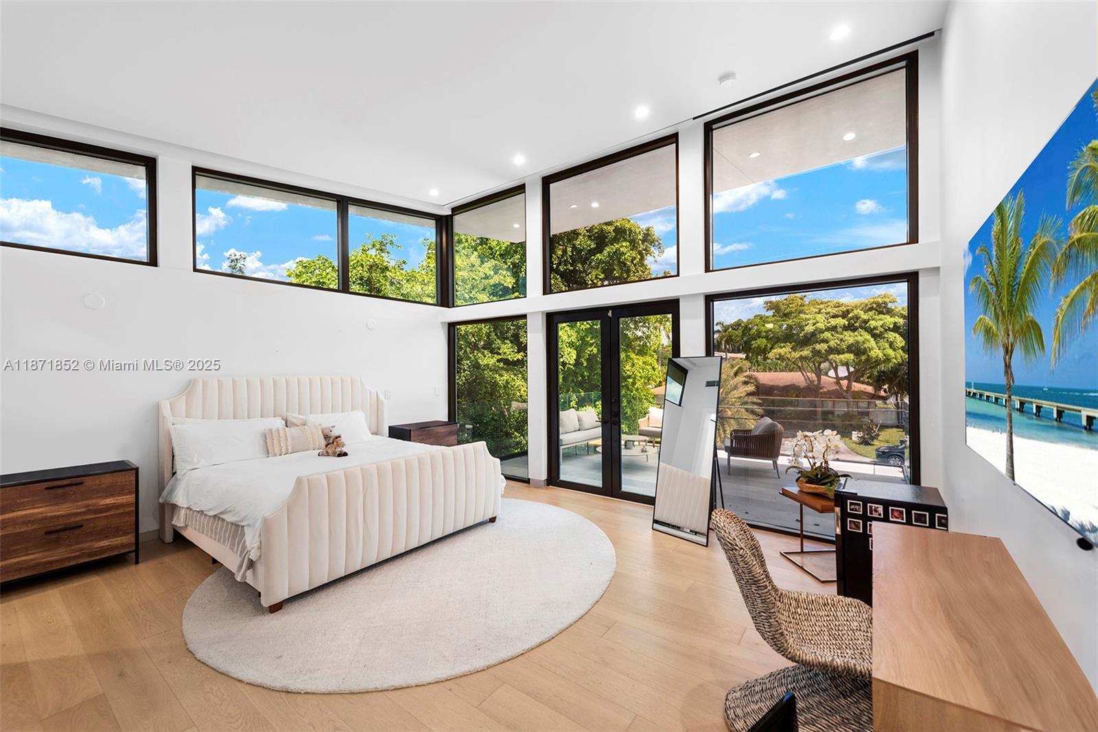 521 Holiday Dr Hallandale Beach, FL 33009 521 Holiday Dr Hallandale Beach, FL 33009