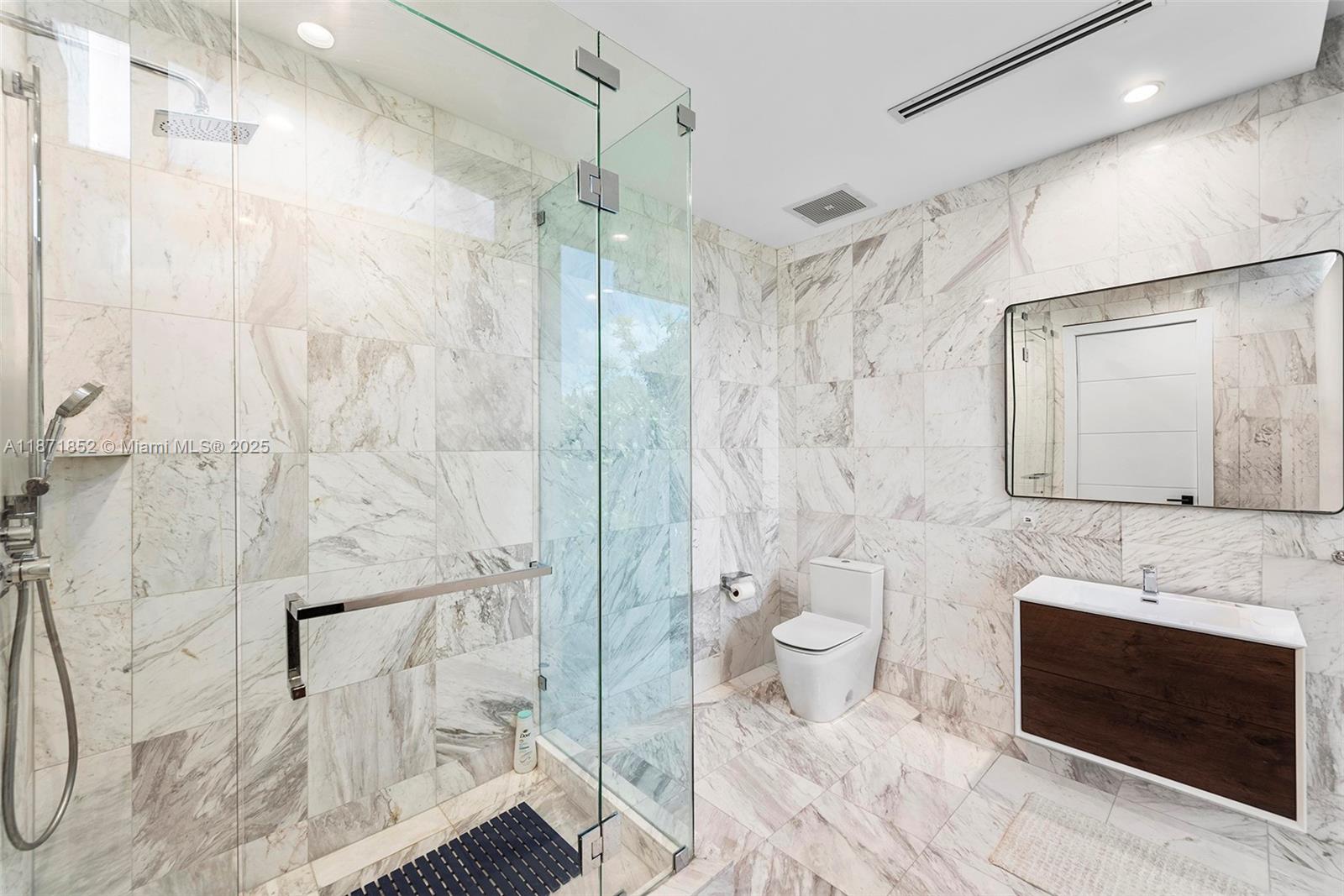 521 Holiday Dr Hallandale Beach, FL 33009 521 Holiday Dr Hallandale Beach, FL 33009