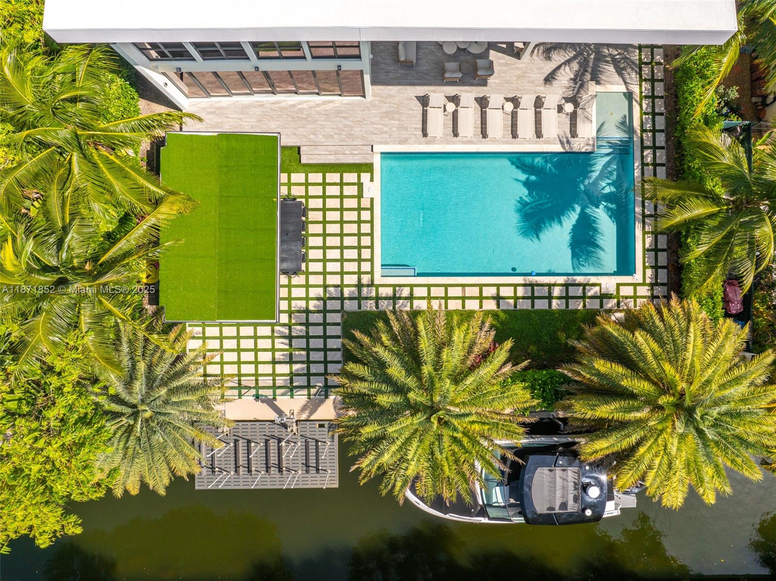 521 Holiday Dr Hallandale Beach, FL 33009 521 Holiday Dr Hallandale Beach, FL 33009