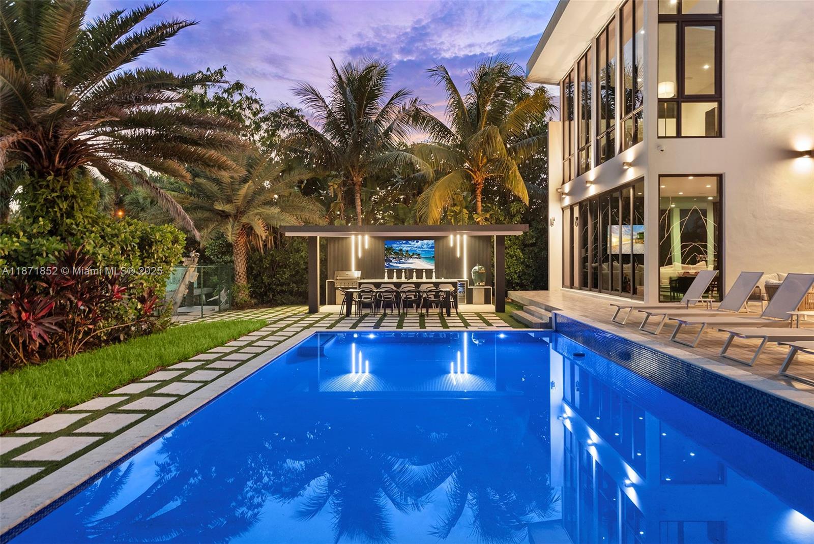 521 Holiday Dr Hallandale Beach, FL 33009 521 Holiday Dr Hallandale Beach, FL 33009