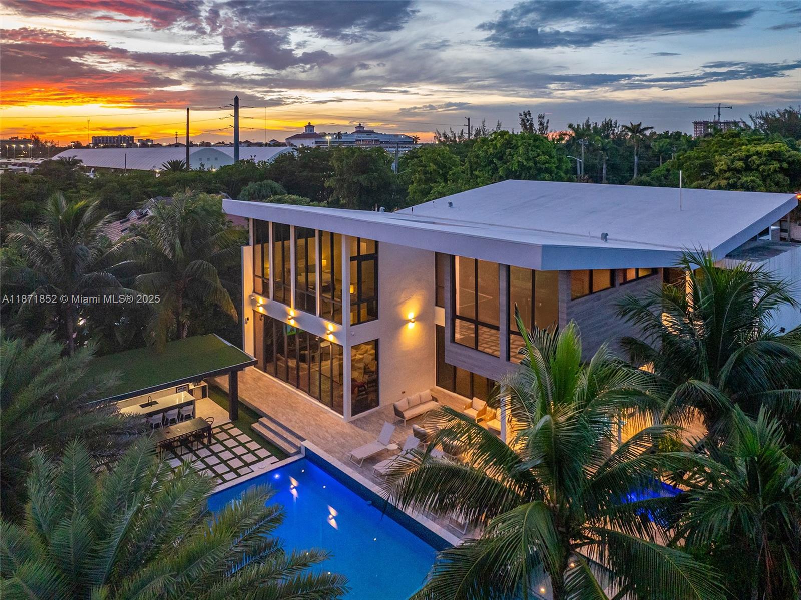 521 Holiday Dr Hallandale Beach, FL 33009 521 Holiday Dr Hallandale Beach, FL 33009