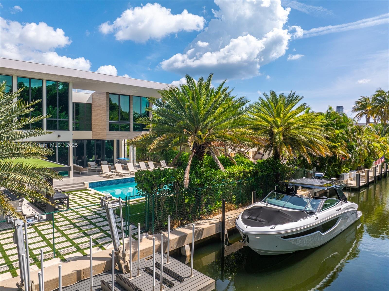 521 Holiday Dr Hallandale Beach, FL 33009 521 Holiday Dr Hallandale Beach, FL 33009