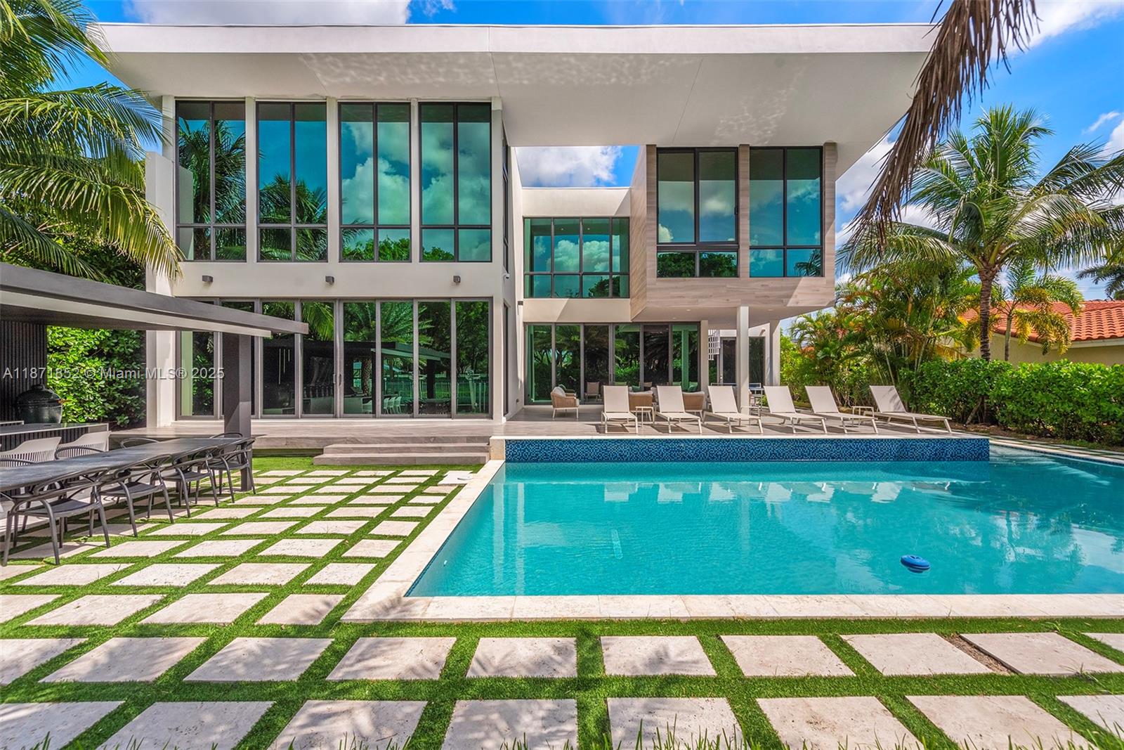 521 Holiday Dr Hallandale Beach, FL 33009 521 Holiday Dr Hallandale Beach, FL 33009