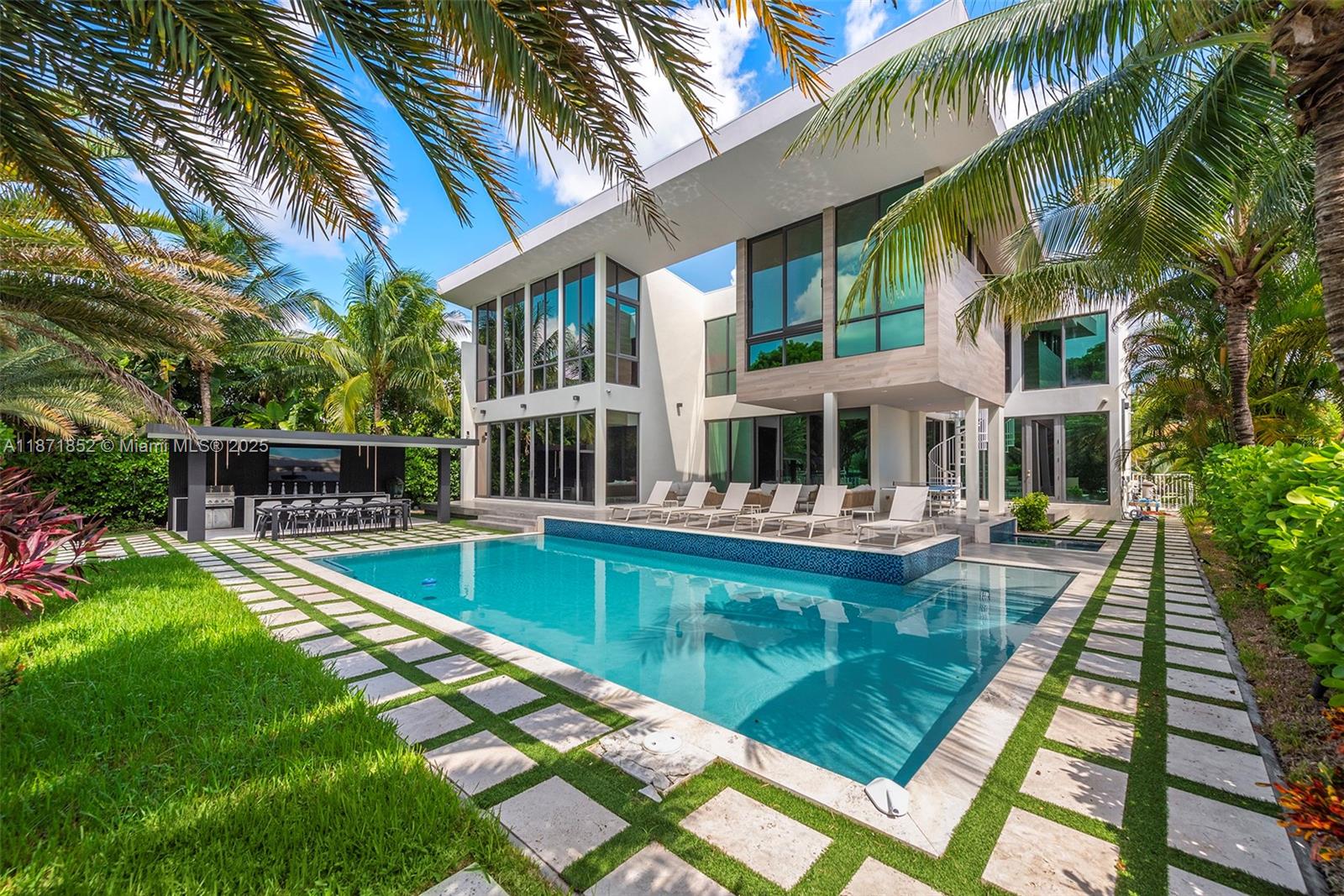 521 Holiday Dr Hallandale Beach, FL 33009 521 Holiday Dr Hallandale Beach, FL 33009