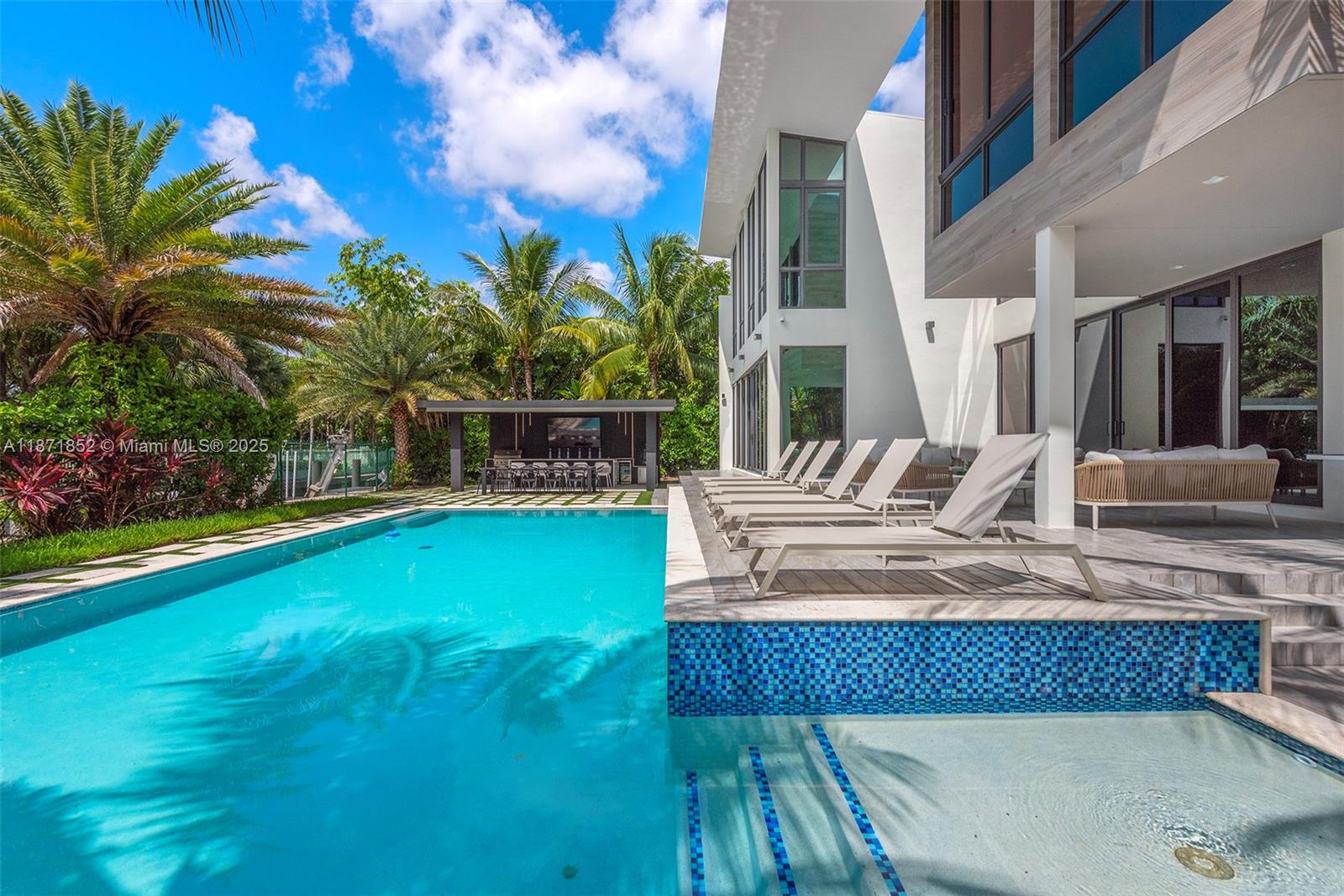 521 Holiday Dr Hallandale Beach, FL 33009 521 Holiday Dr Hallandale Beach, FL 33009