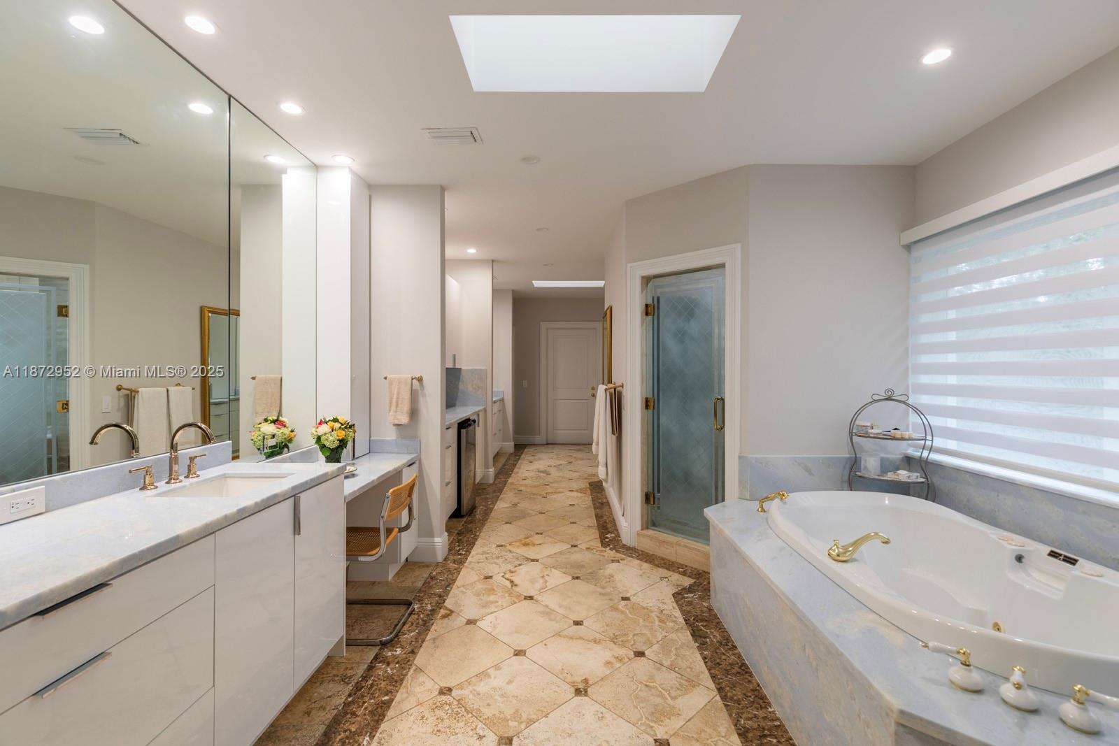 10100 Lakeside Dr Coral Gables, FL 33156