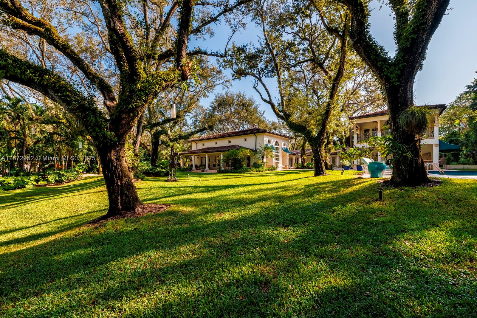 10100 Lakeside Dr Coral Gables, FL 33156