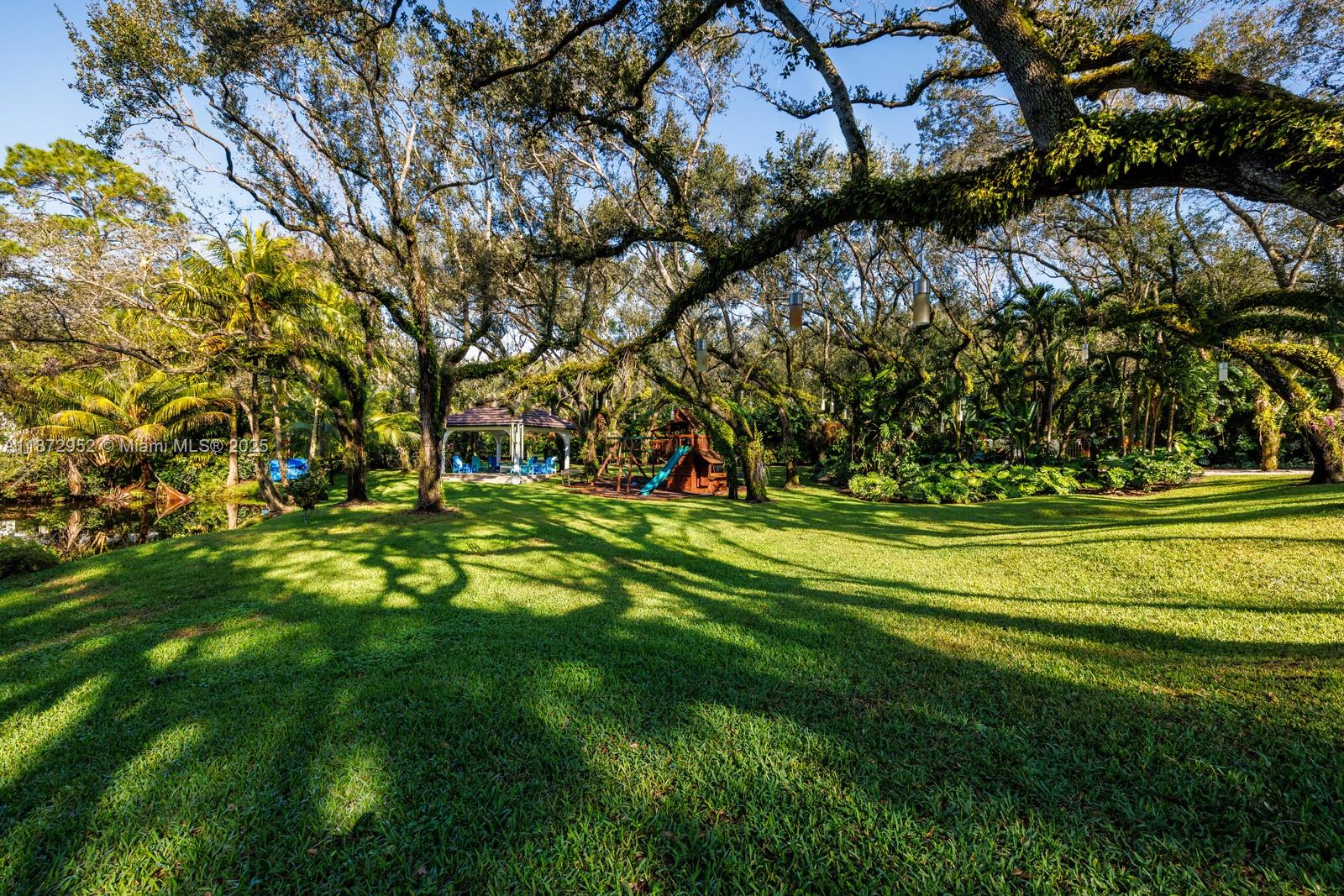 10100 Lakeside Dr Coral Gables, FL 33156