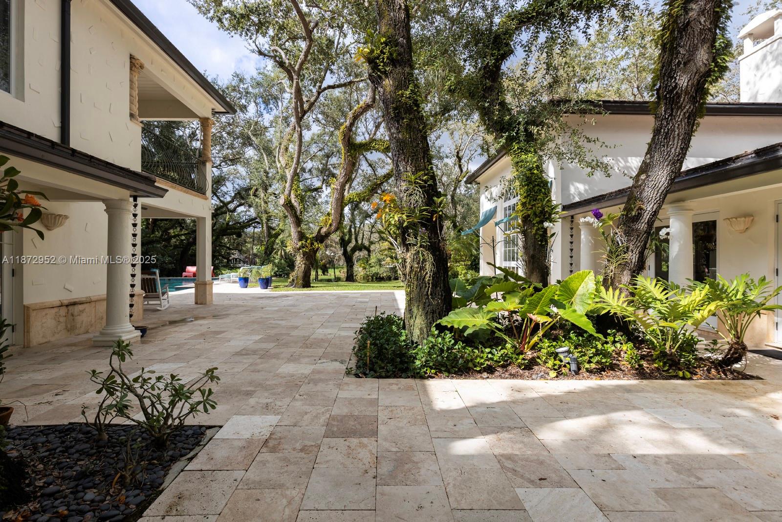 10100 Lakeside Dr Coral Gables, FL 33156