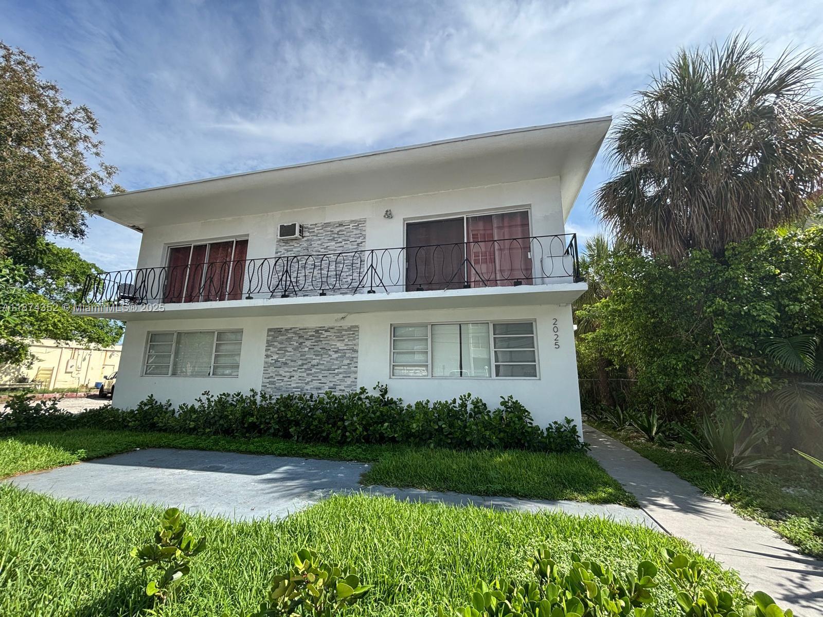 2025 Bay Dr #3