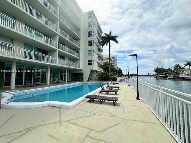 9500 W Bay Hbr Dr #4H