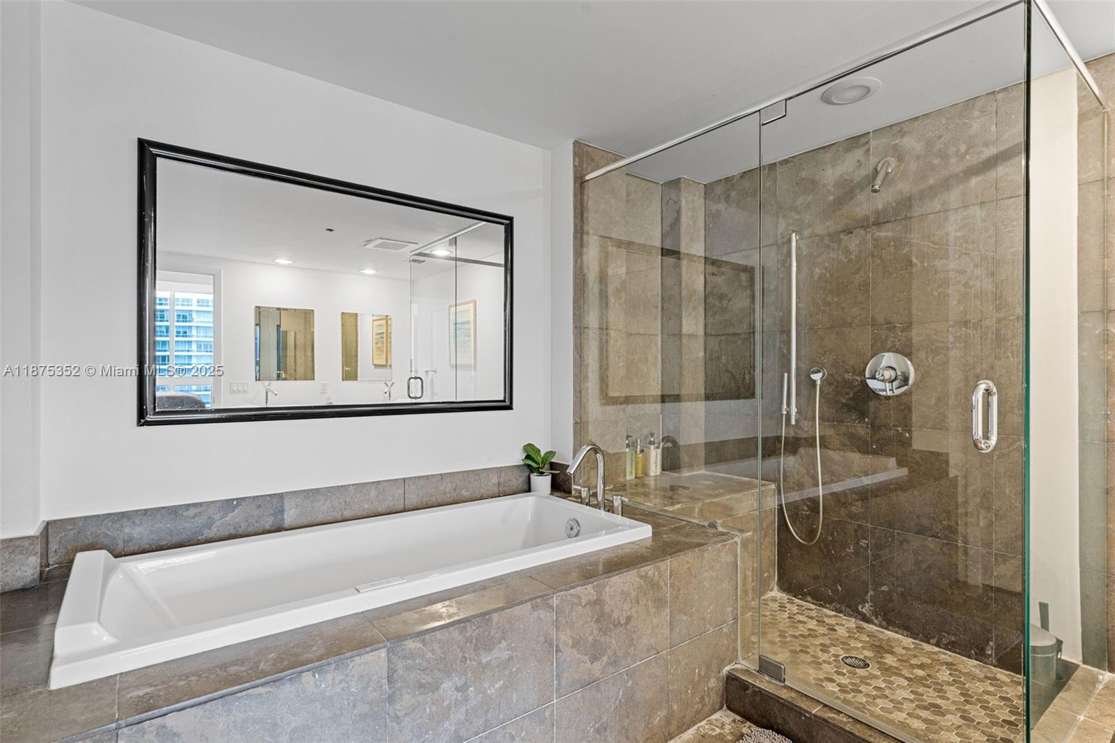 image Icon Brickell18