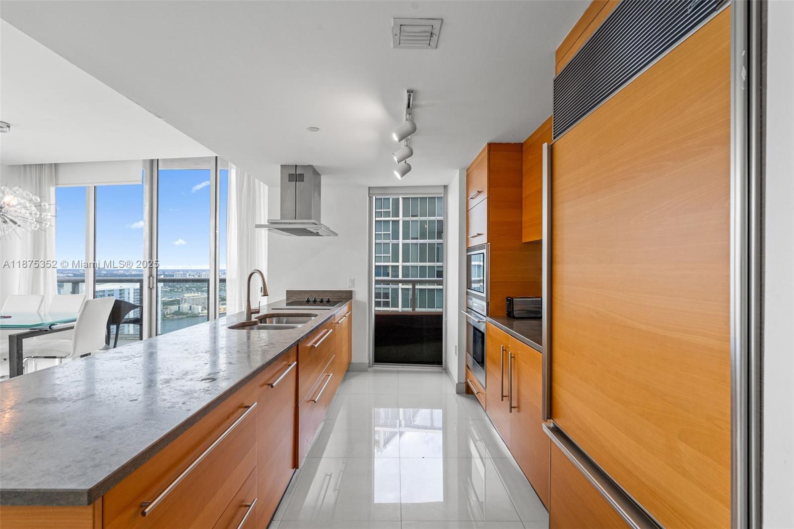 image Icon Brickell7