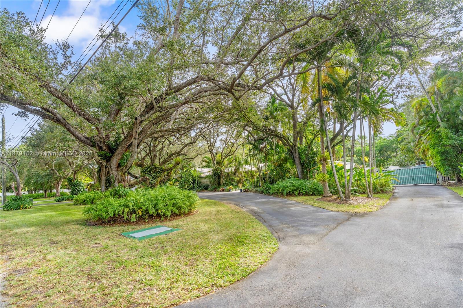 Undisclosed Address Pinecrest, FL 33156