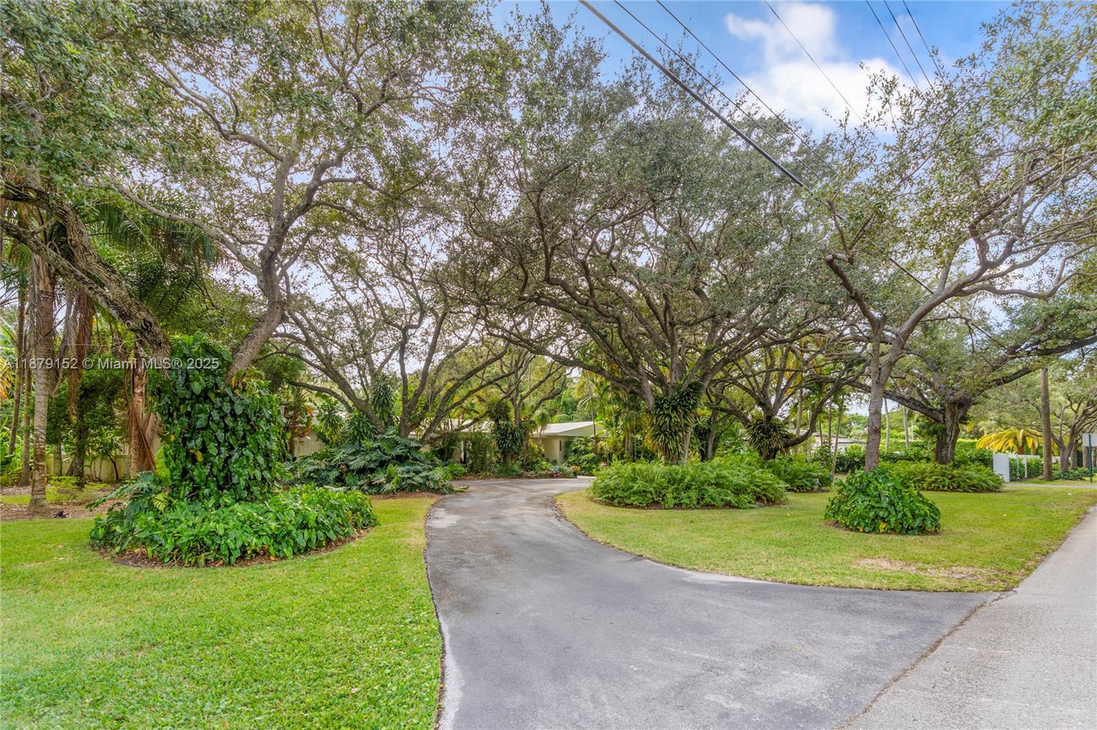 Undisclosed Address Pinecrest, FL 33156