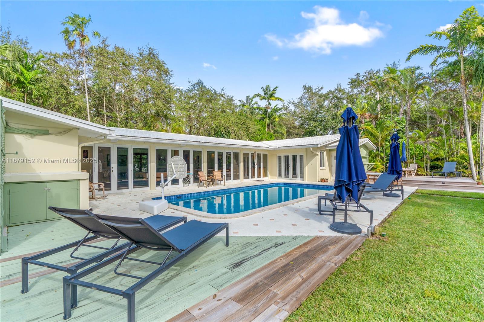 Undisclosed Address Pinecrest, FL 33156