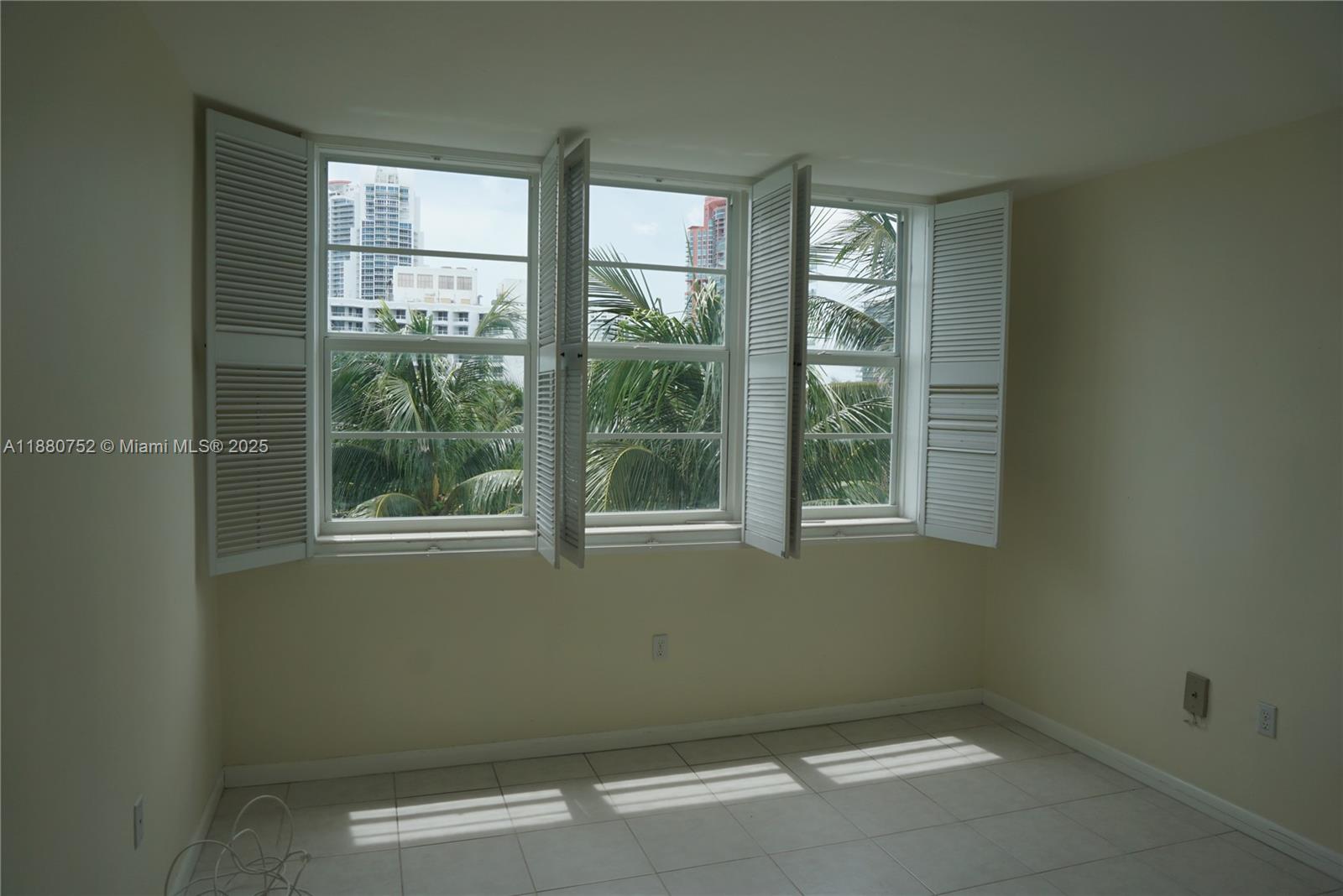 301 Ocean Dr #505 Miami Beach, FL 33139