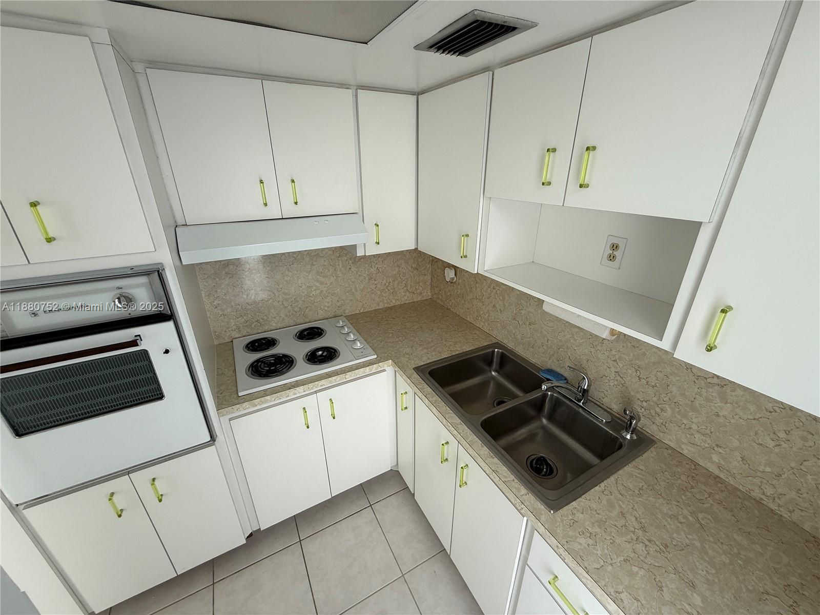 301 Ocean Dr #505 Miami Beach, FL 33139