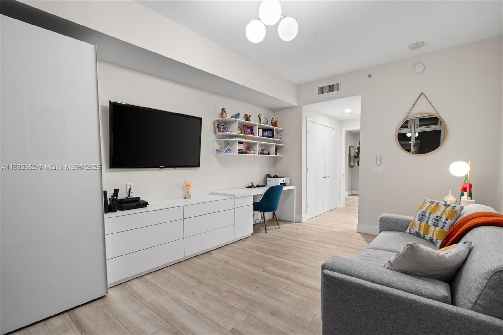 17301 Biscayne Blvd #1510 North Miami Beach, FL 33160