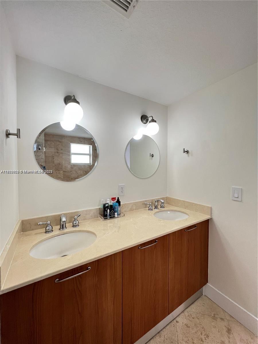 1043 SW 9th Ct #F-1 Miami, FL 33130