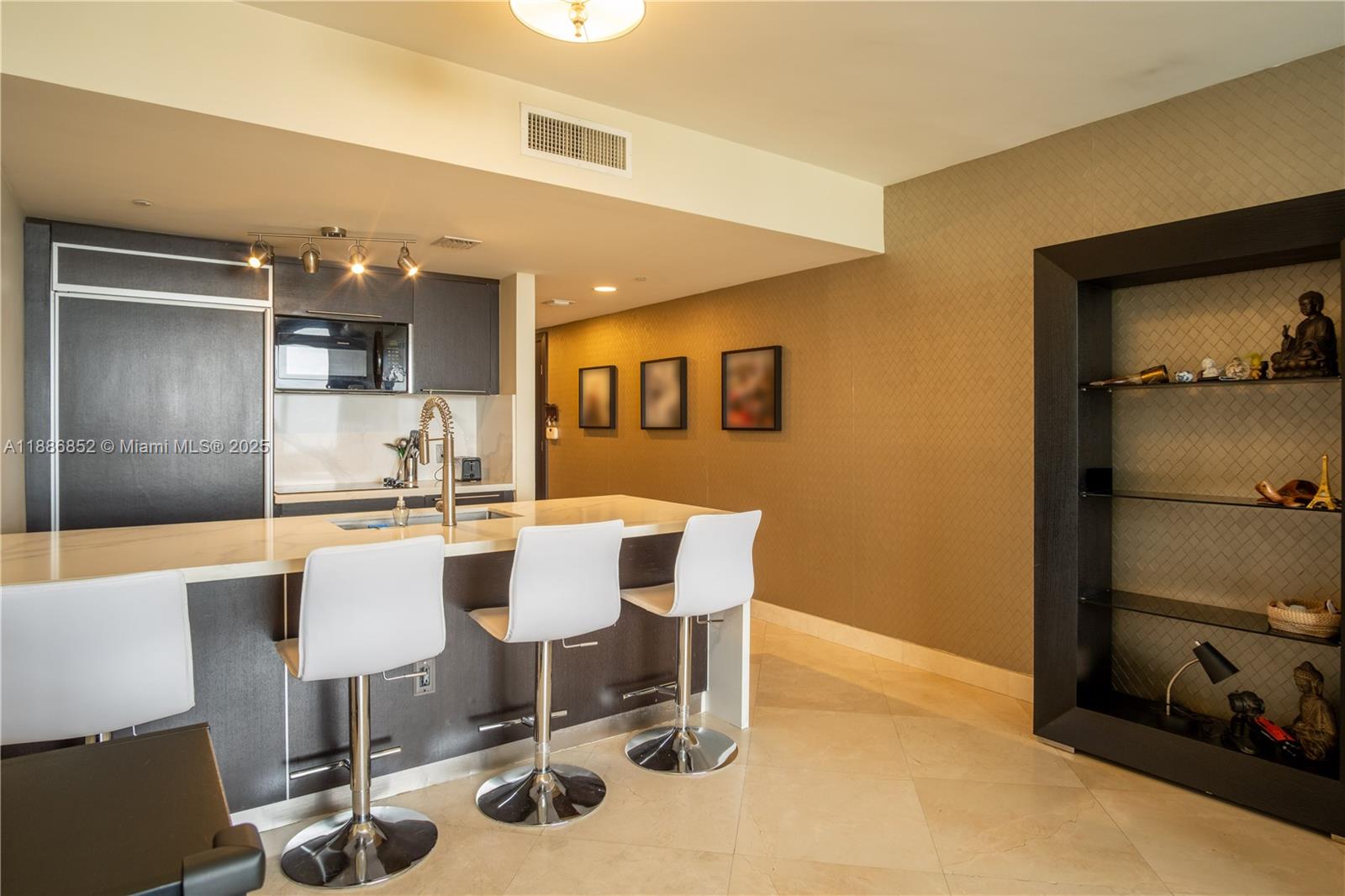 image Beach Club Condo9