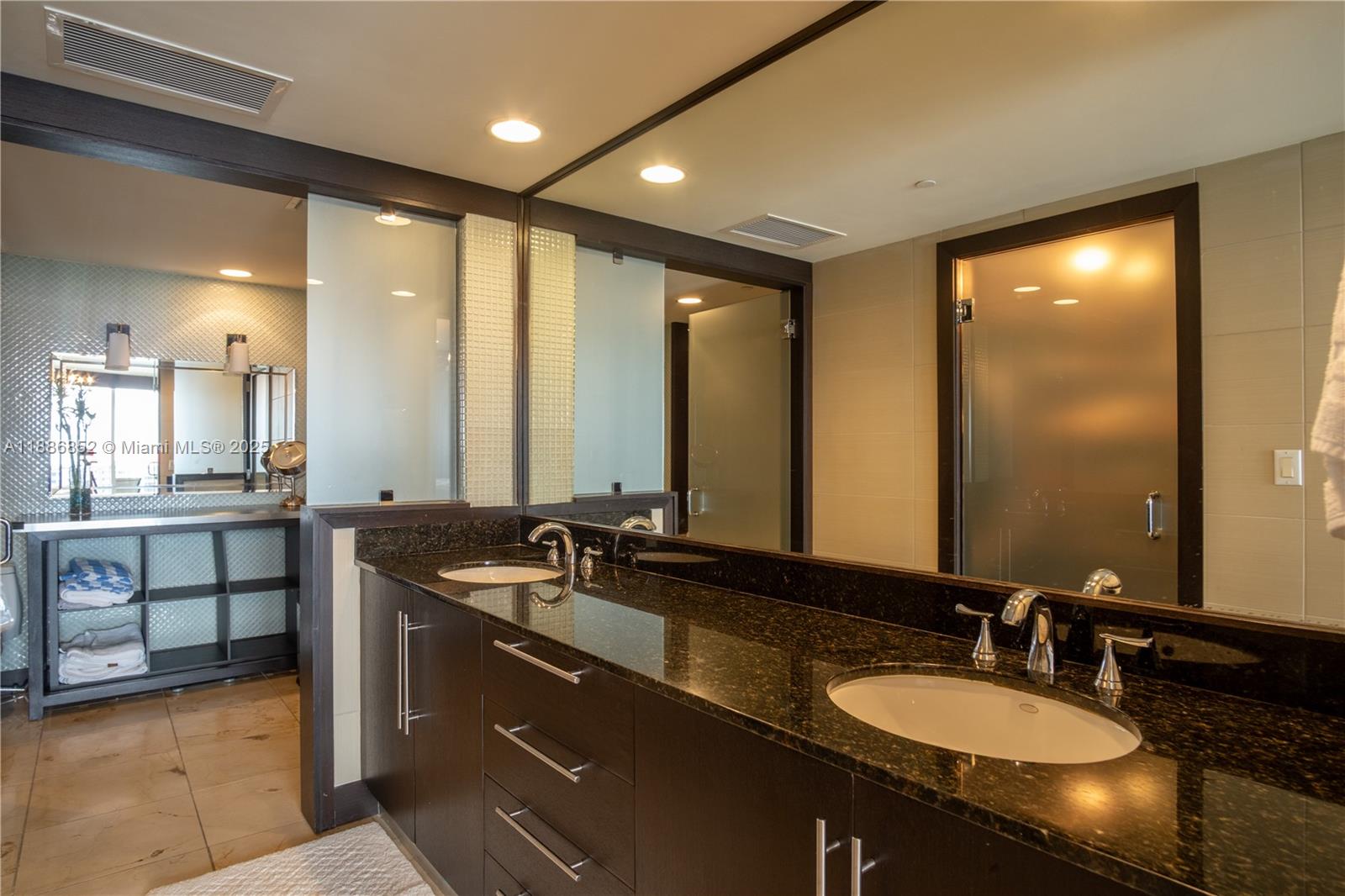 image Beach Club Condo16