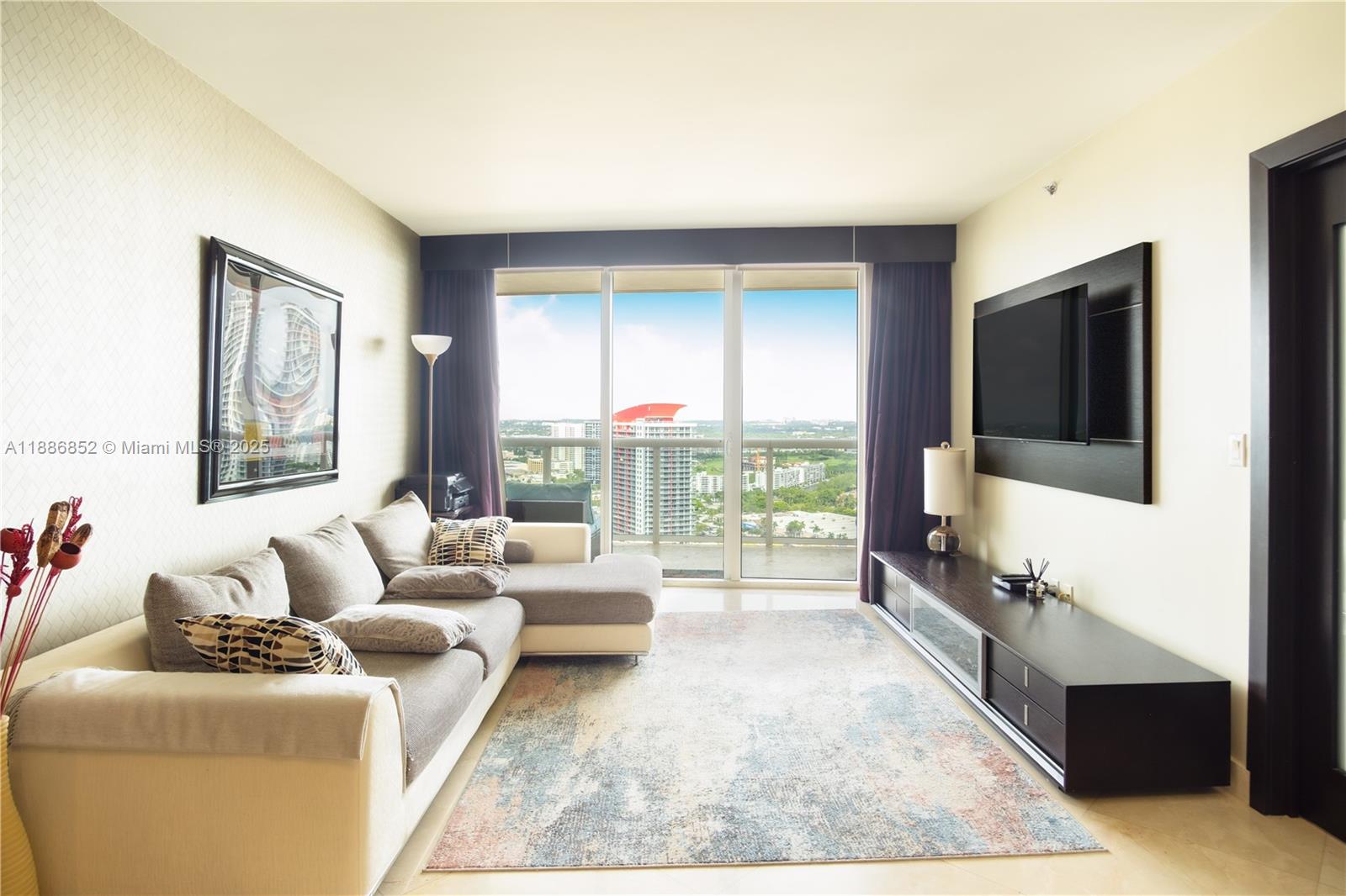 image Beach Club Condo1