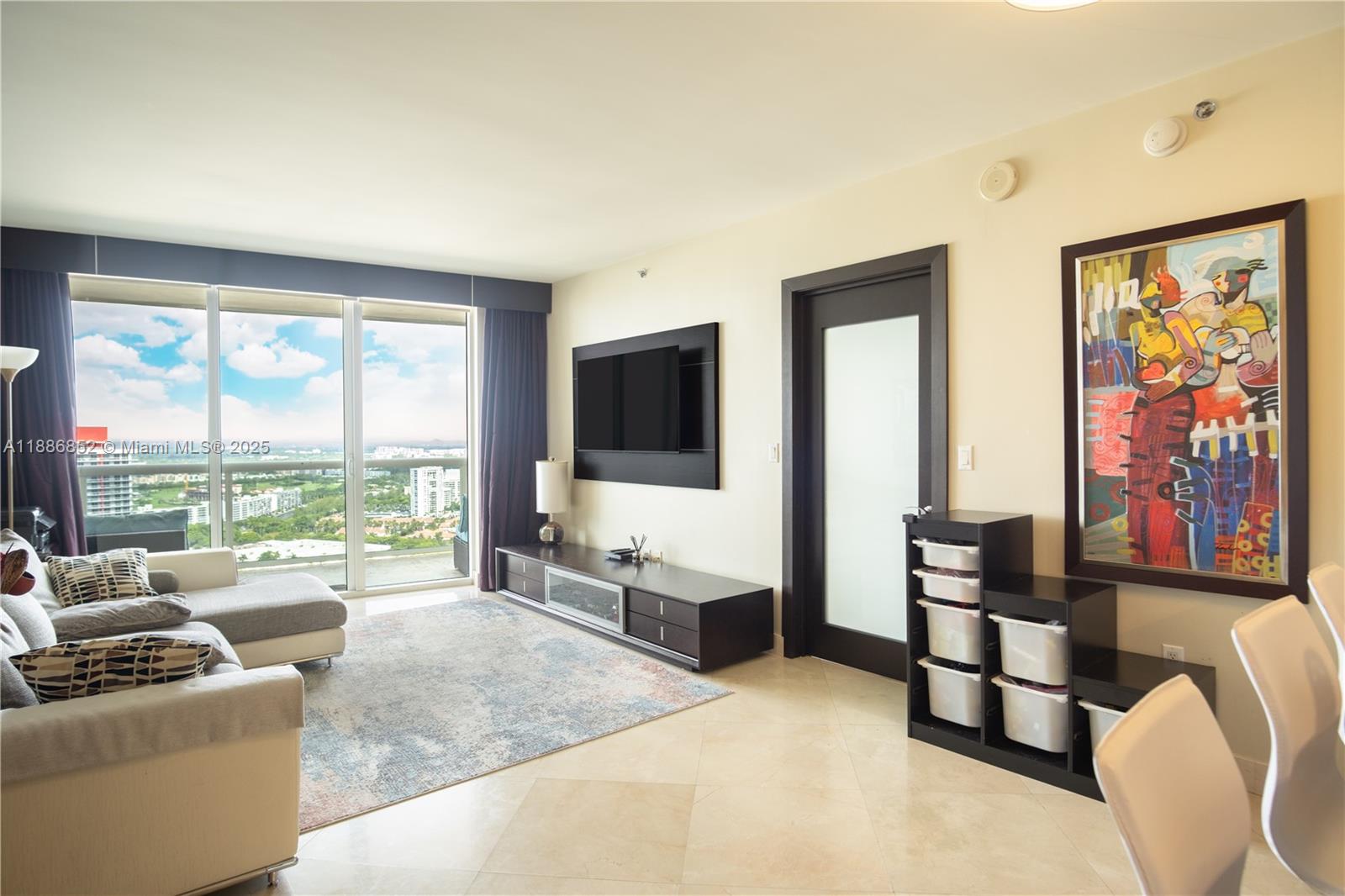 image Beach Club Condo2