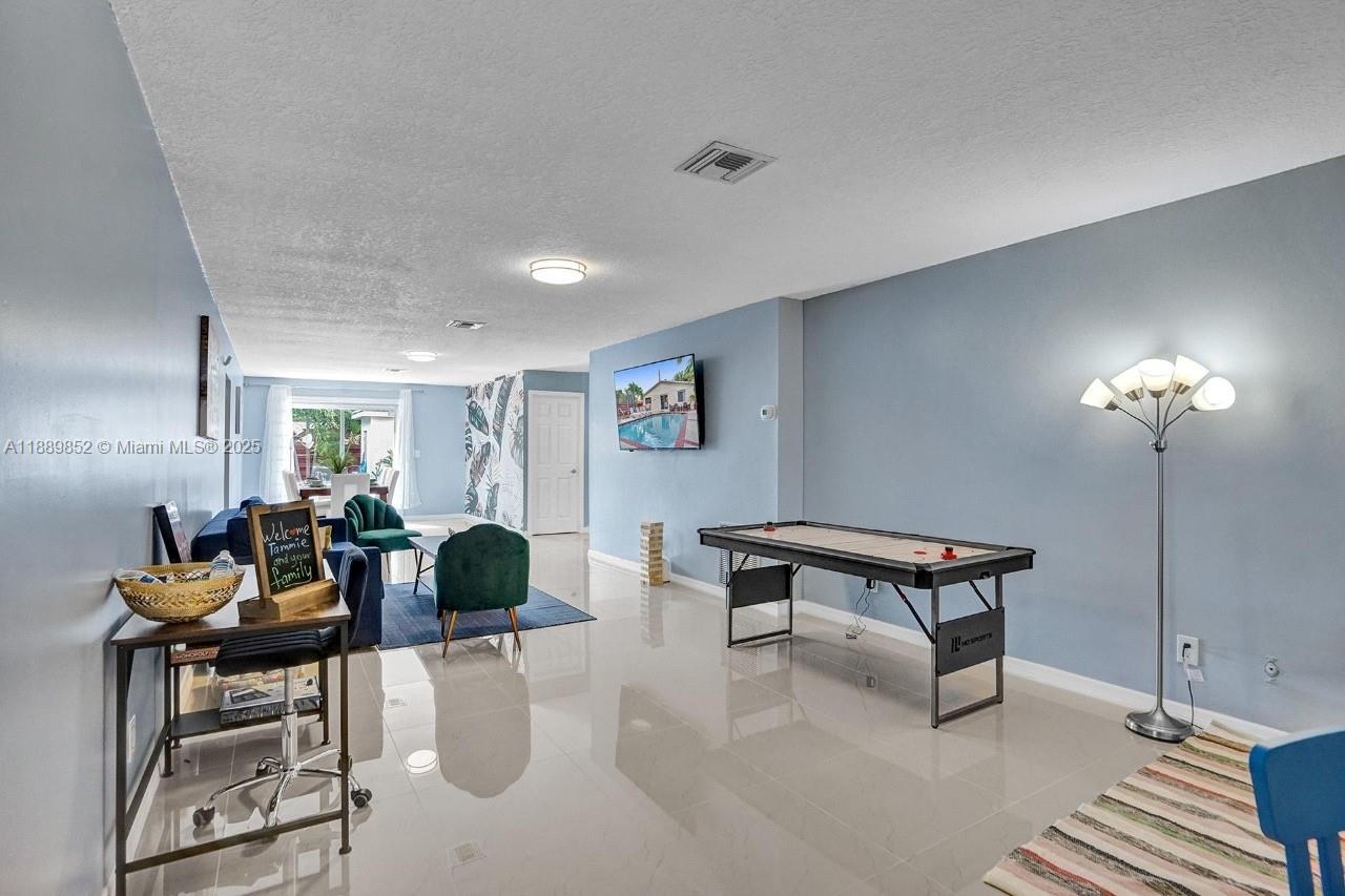 208 SW 2nd Ave Hallandale Beach, FL 33009