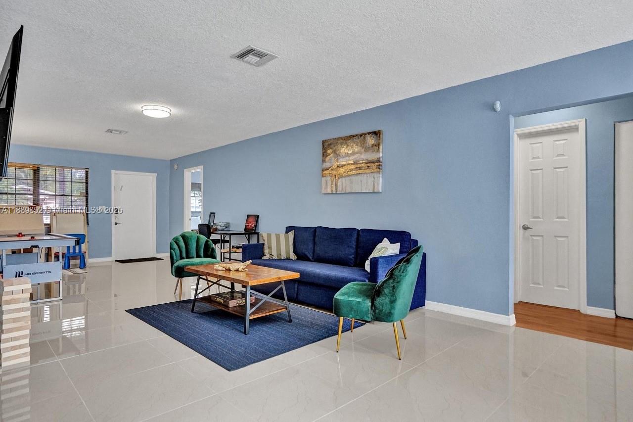 208 SW 2nd Ave Hallandale Beach, FL 33009