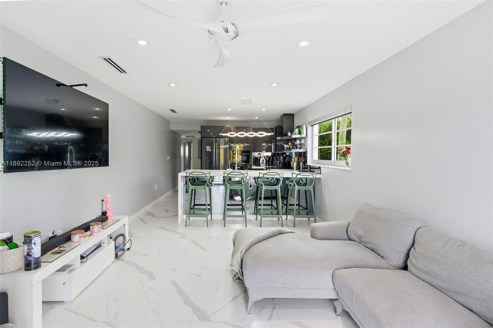1428 Euclid Ave #207