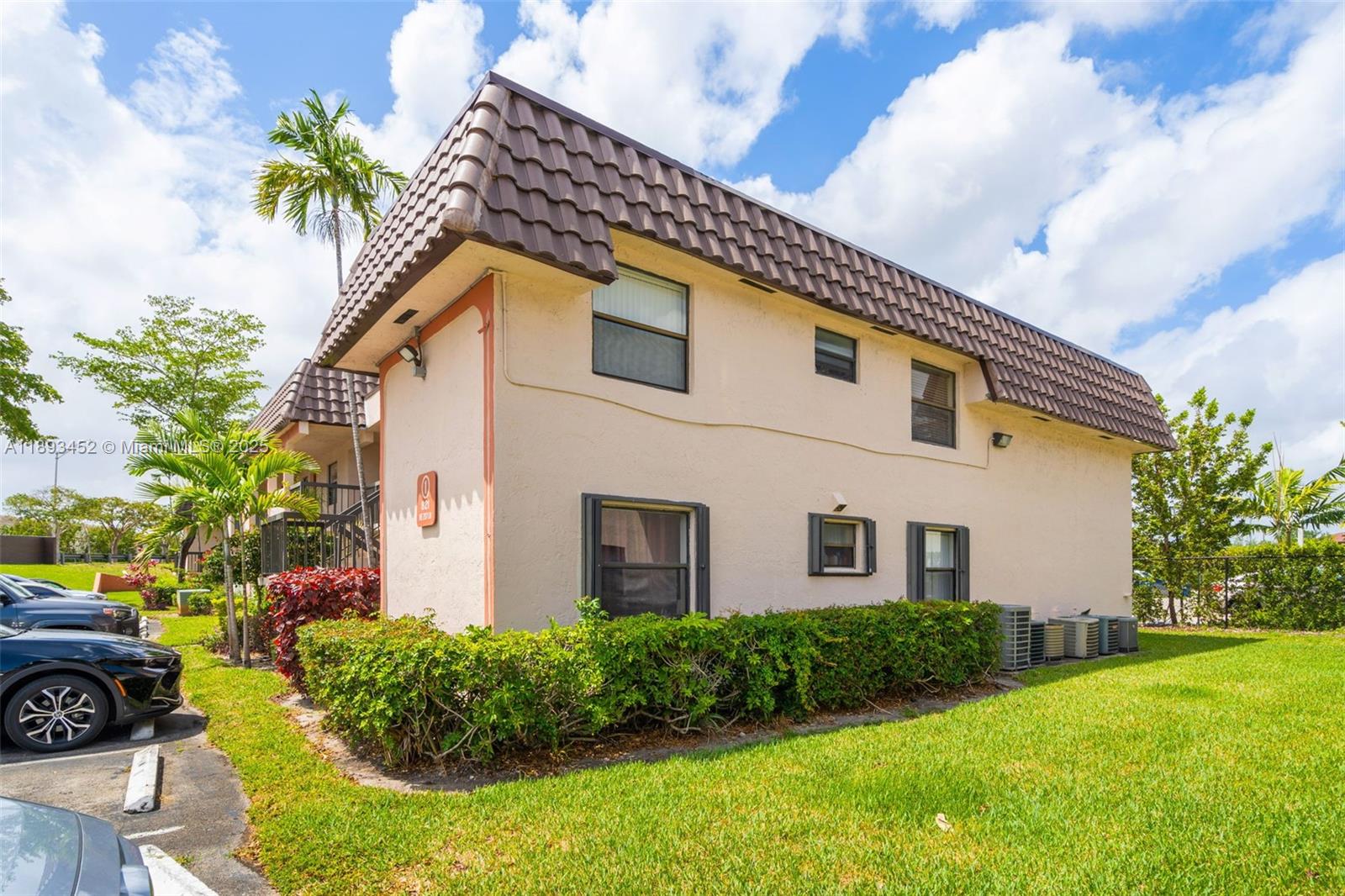 821 NE 207th Ln #1-105 Miami, FL 33179