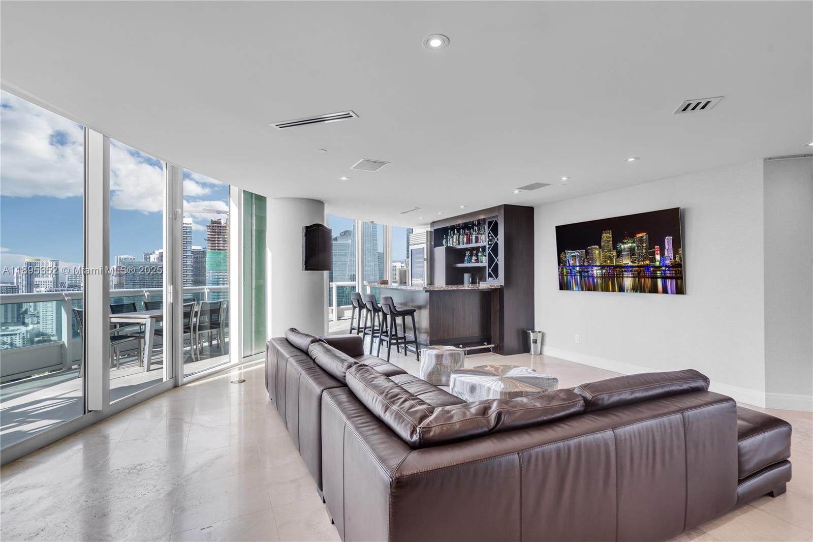 1643 Brickell Ave #3501 Miami, FL 33129 1643 Brickell Ave #3501 Miami, FL 33129