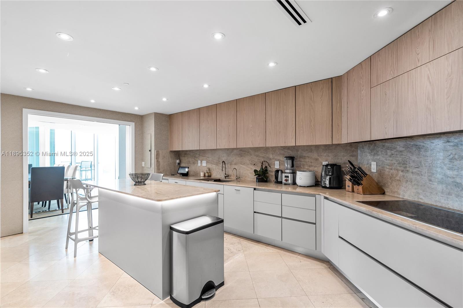 1643 Brickell Ave #3501 Miami, FL 33129 1643 Brickell Ave #3501 Miami, FL 33129