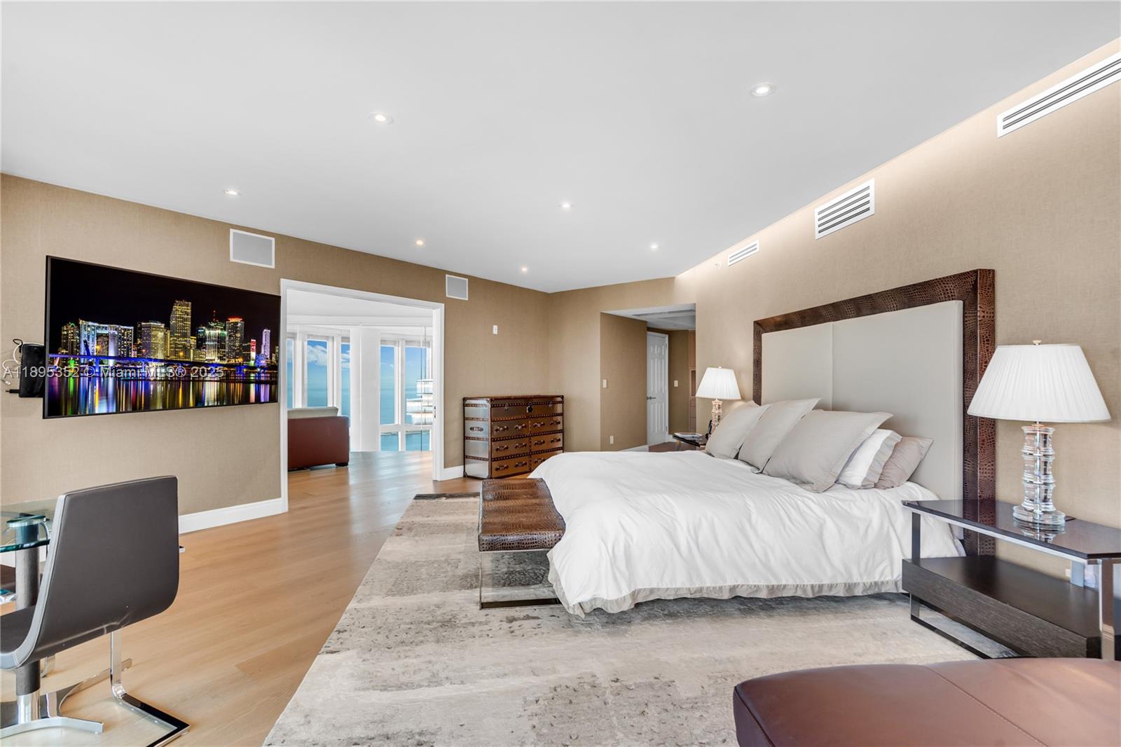 1643 Brickell Ave #3501 Miami, FL 33129 1643 Brickell Ave #3501 Miami, FL 33129