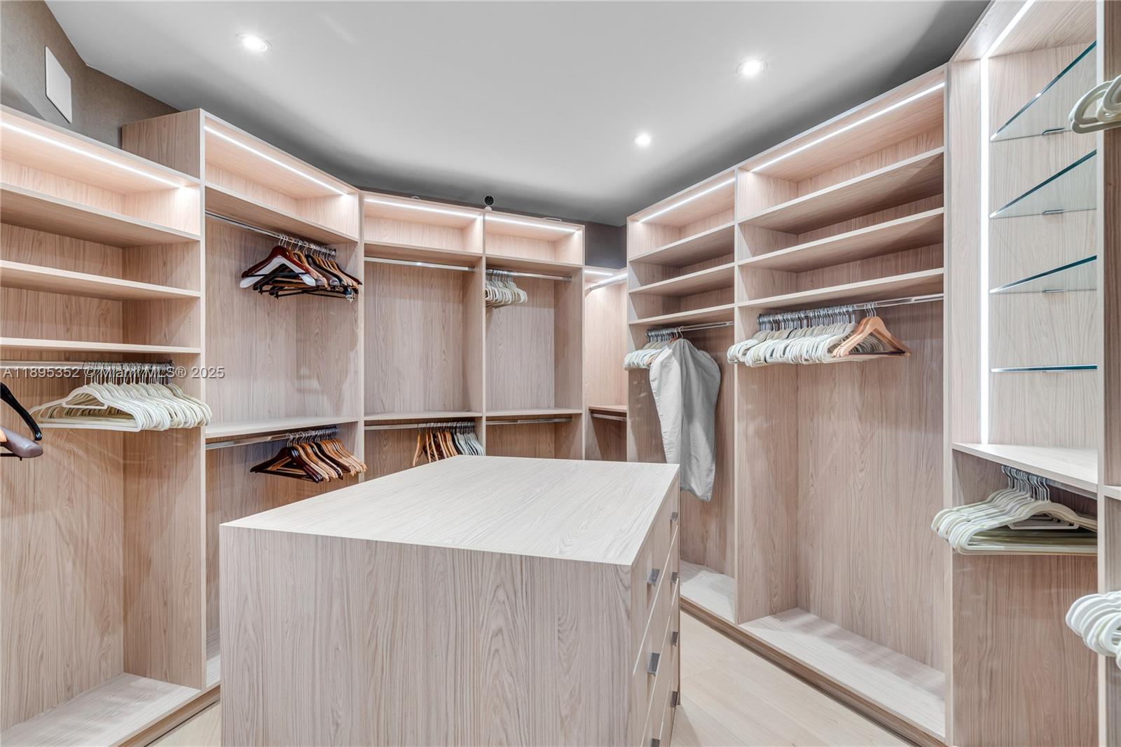 1643 Brickell Ave #3501 Miami, FL 33129 1643 Brickell Ave #3501 Miami, FL 33129