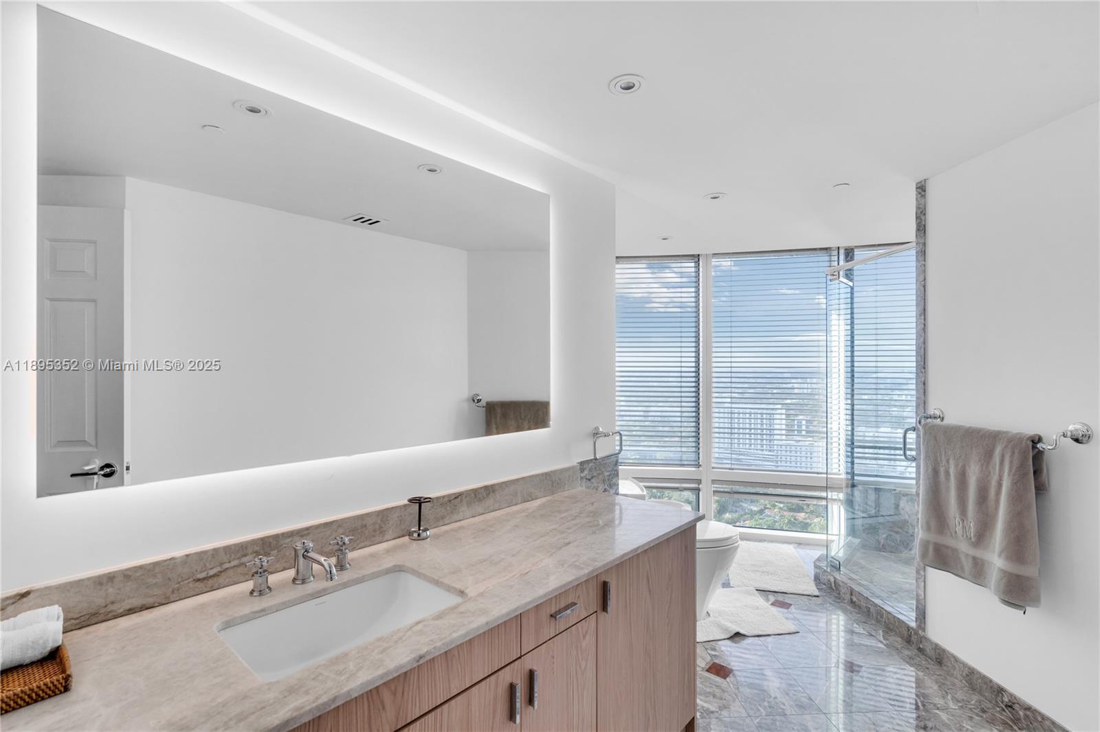 1643 Brickell Ave #3501 Miami, FL 33129 1643 Brickell Ave #3501 Miami, FL 33129