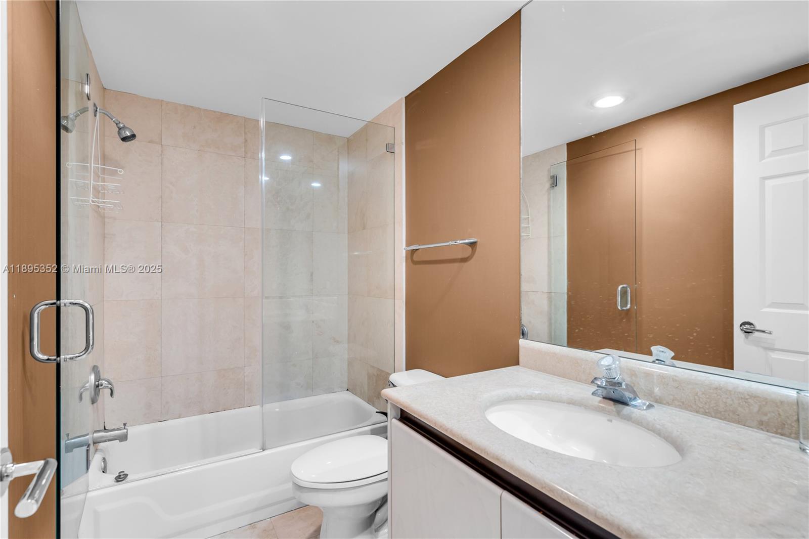 1643 Brickell Ave #3501 Miami, FL 33129 1643 Brickell Ave #3501 Miami, FL 33129