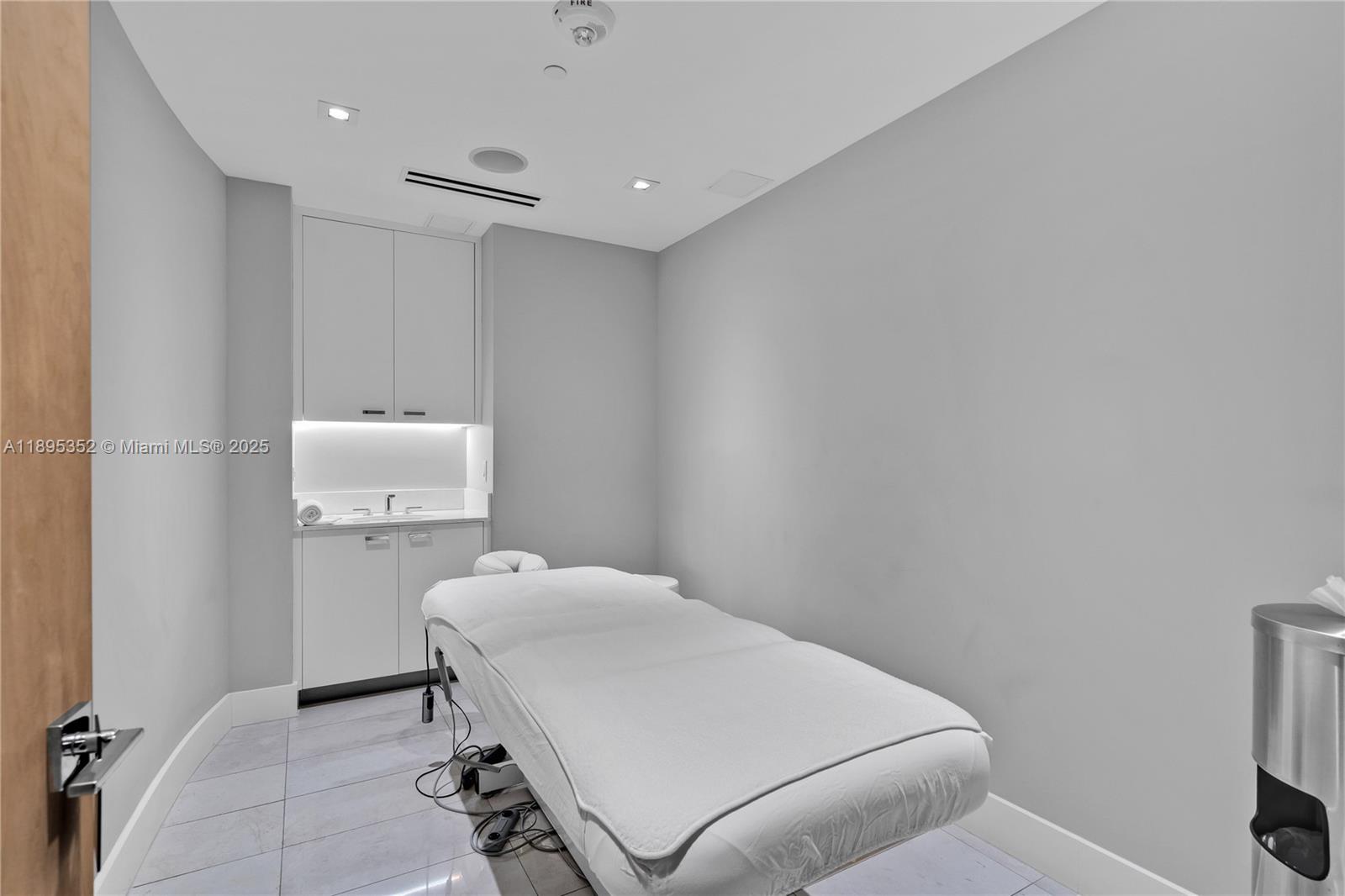 1643 Brickell Ave #3501 Miami, FL 33129 1643 Brickell Ave #3501 Miami, FL 33129