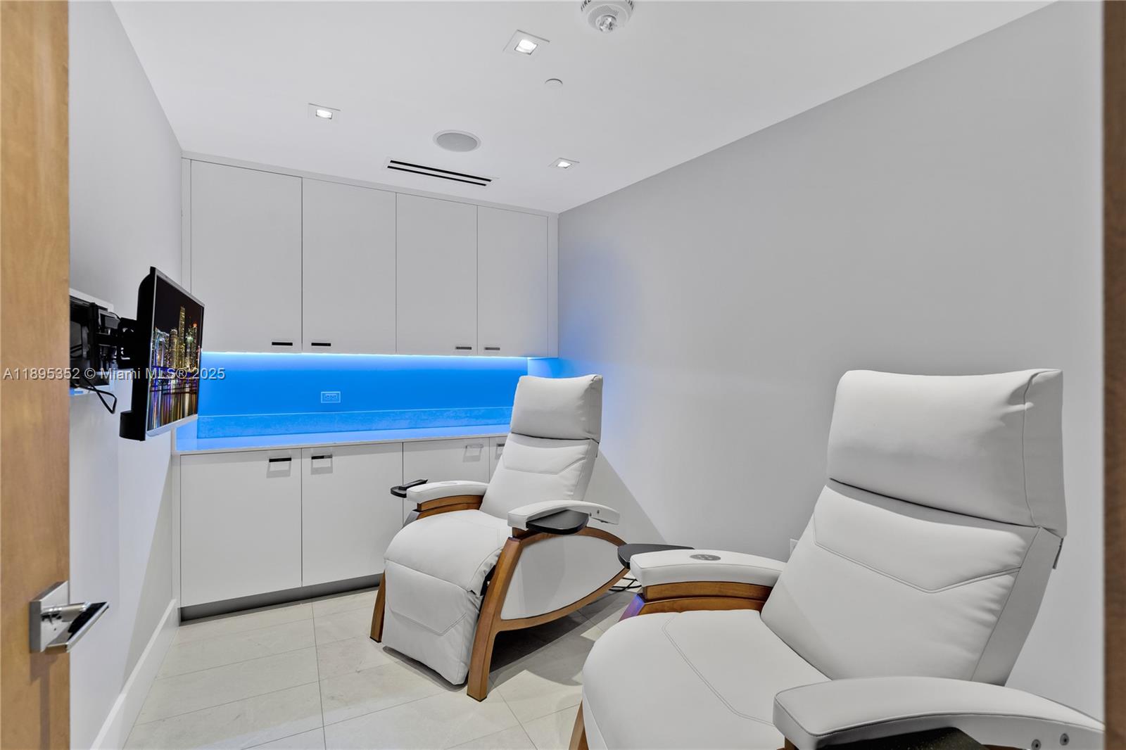 1643 Brickell Ave #3501 Miami, FL 33129 1643 Brickell Ave #3501 Miami, FL 33129