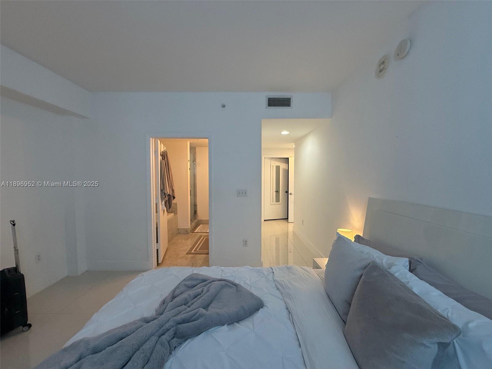 image Vizcayne North24